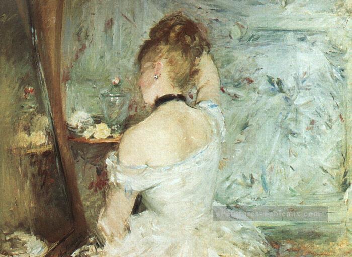 Une femme à sa toilette Berthe Morisot Peintures à l'huile